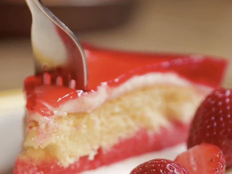 Cake with Mhallabiye and Jello Layers